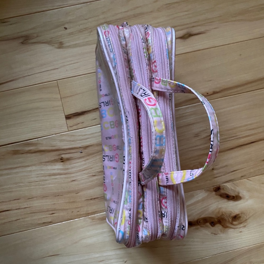 BCBGIRLS TRAVEL BAG - Picture 5 of 7